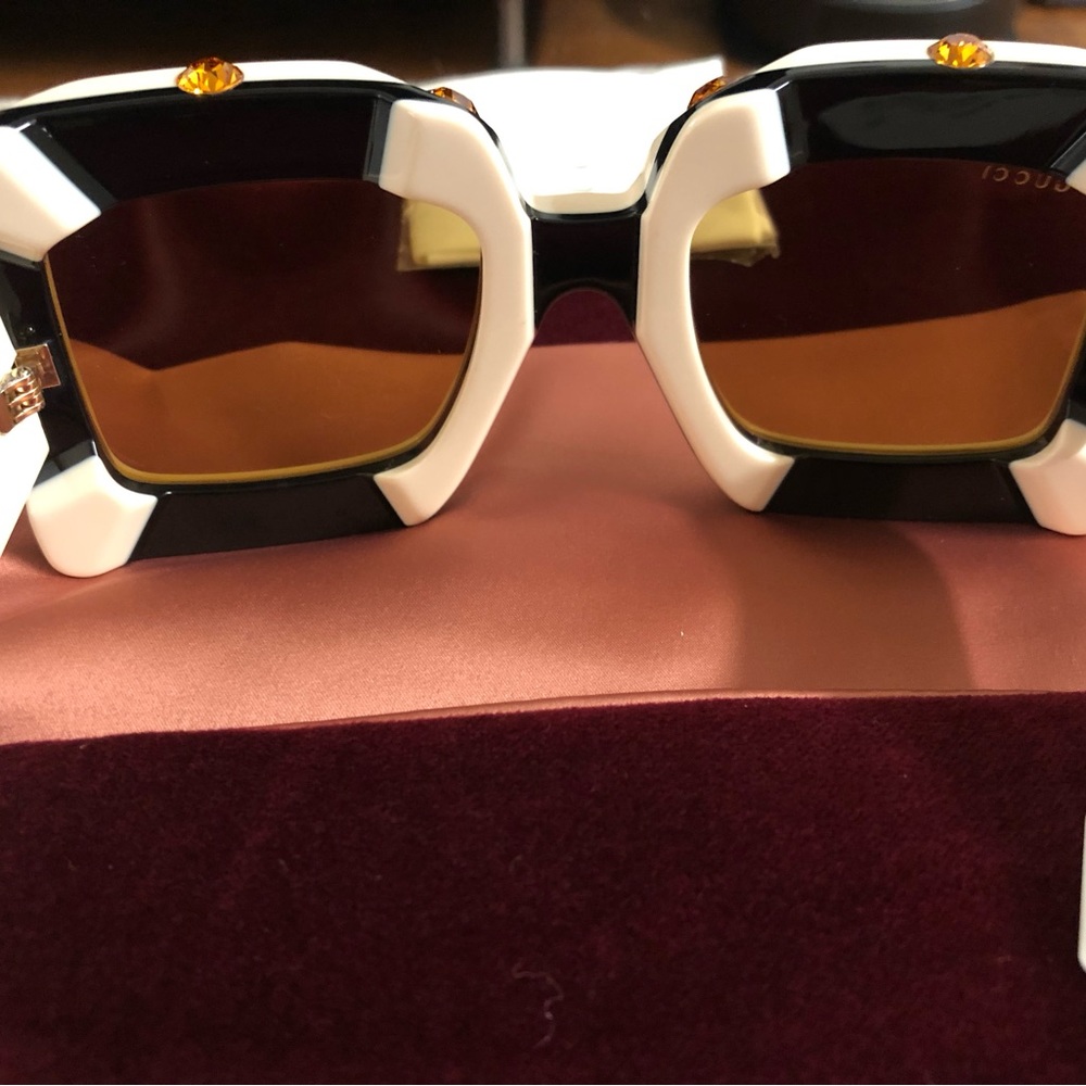 Gucci Hollywood Forever Sunnies - Picture 5 of 9